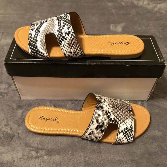 Qupid  Slides / Sandals- New in Box,  Size: 6 - Picture 6 of 7
